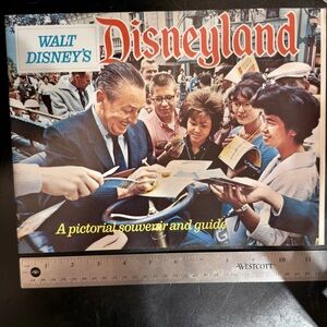 Vintage Disneyland Pictorial Souvenir & Guide Walt Signing Cover MINT
